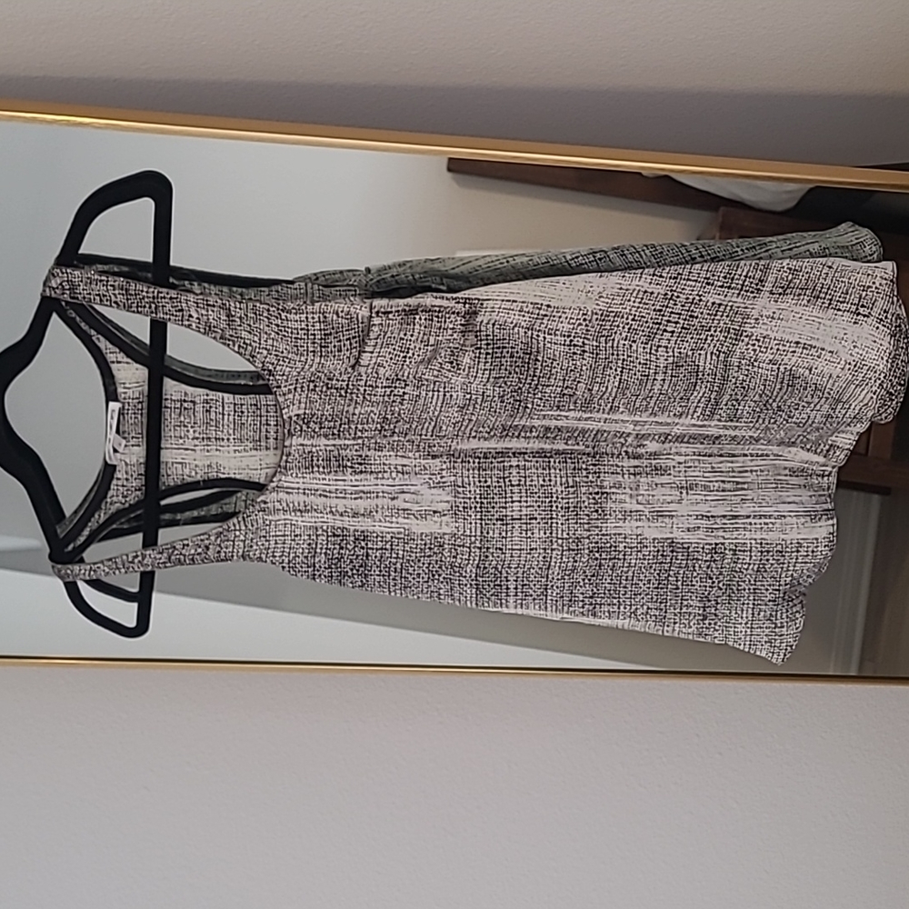 Collective Concepts size L blouse
